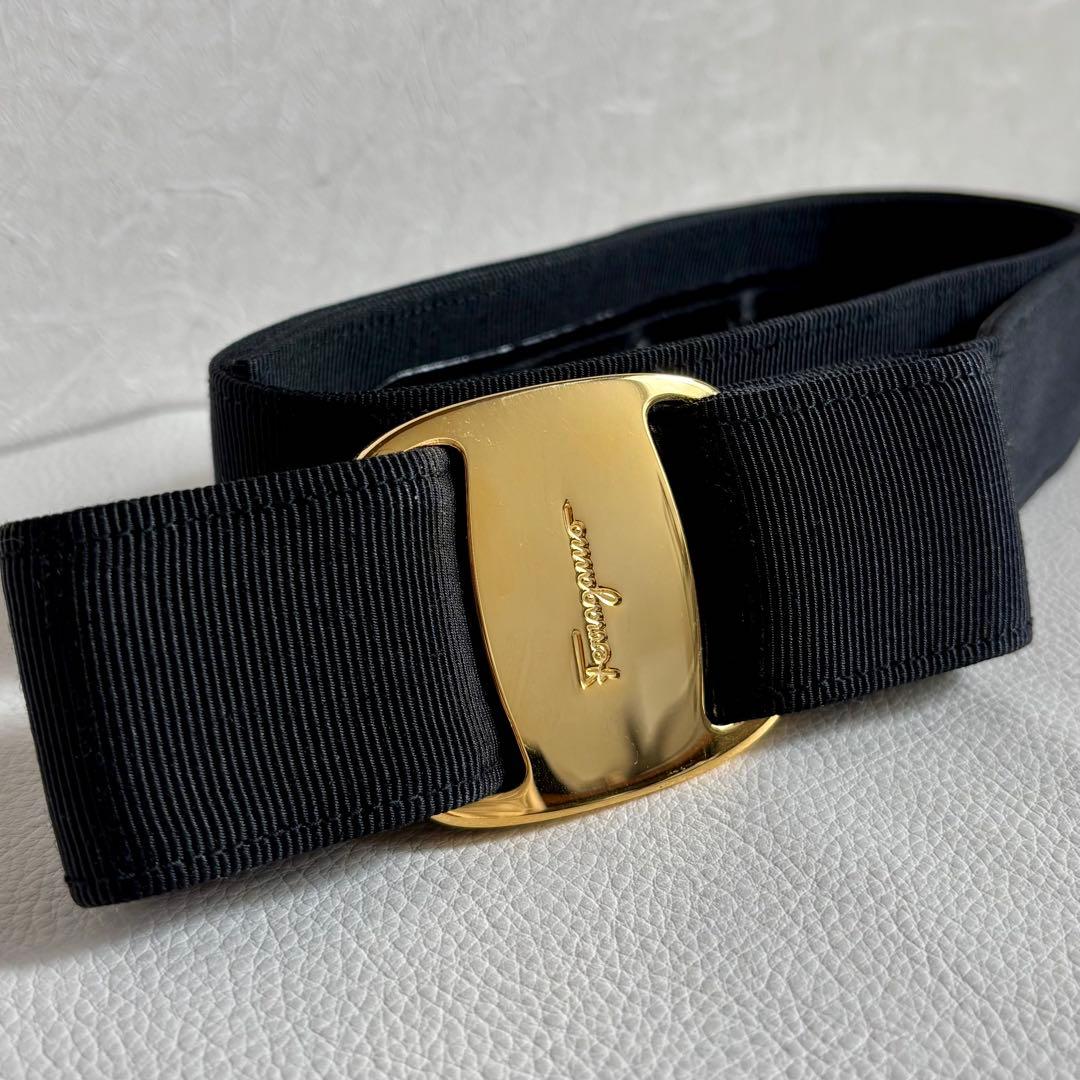 【美品】【フェラガモ】ヴァラ リボン ベルト ゴールド金具 黒 ブラック