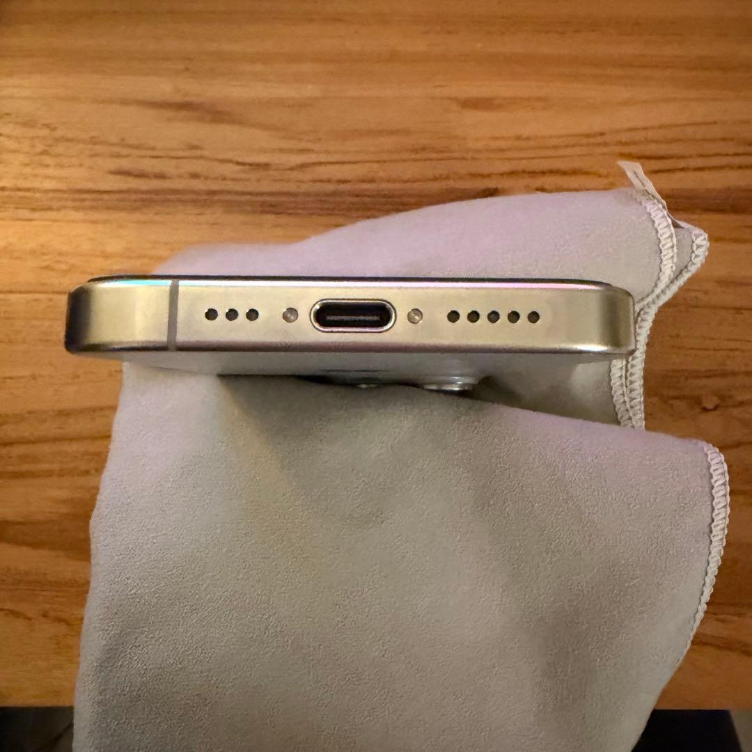 【最大容量88%】 iPhone15pro 256gb ナチュラルチタニウム