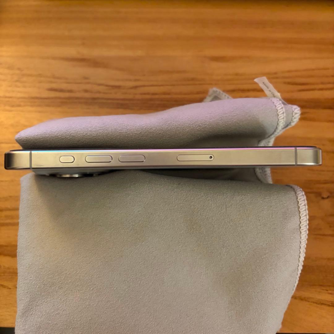 【最大容量88%】 iPhone15pro 256gb ナチュラルチタニウム