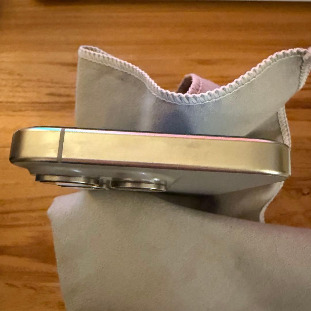 【最大容量88%】 iPhone15pro 256gb ナチュラルチタニウム