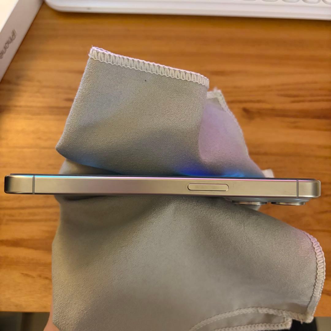 【最大容量88%】 iPhone15pro 256gb ナチュラルチタニウム