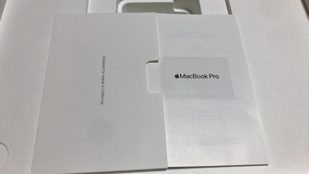 MacBook Pro 13インチ M1チップ 16GBメモリ 1TB