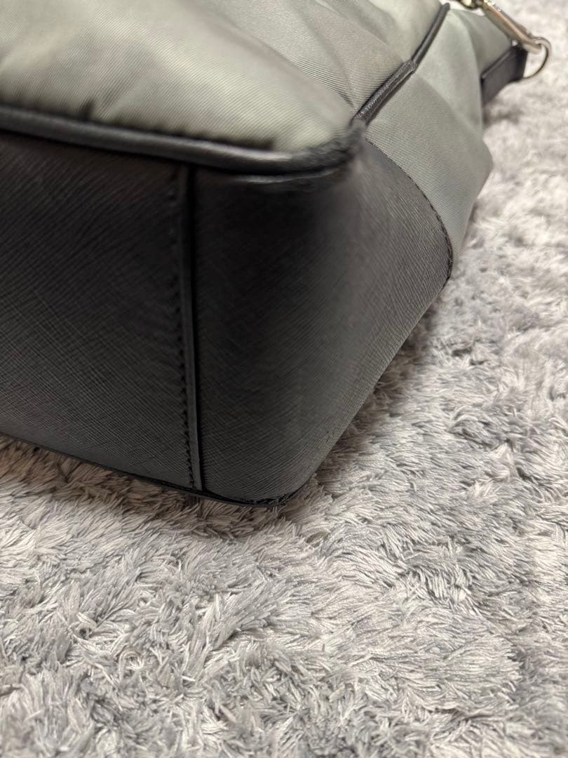 プラダ　トートバッグ 2way ショルダーストラップ付　2VG064