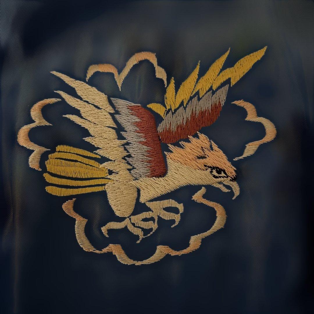 テーラー東洋 オールブラックサテンスカジャン 鷹刺繍