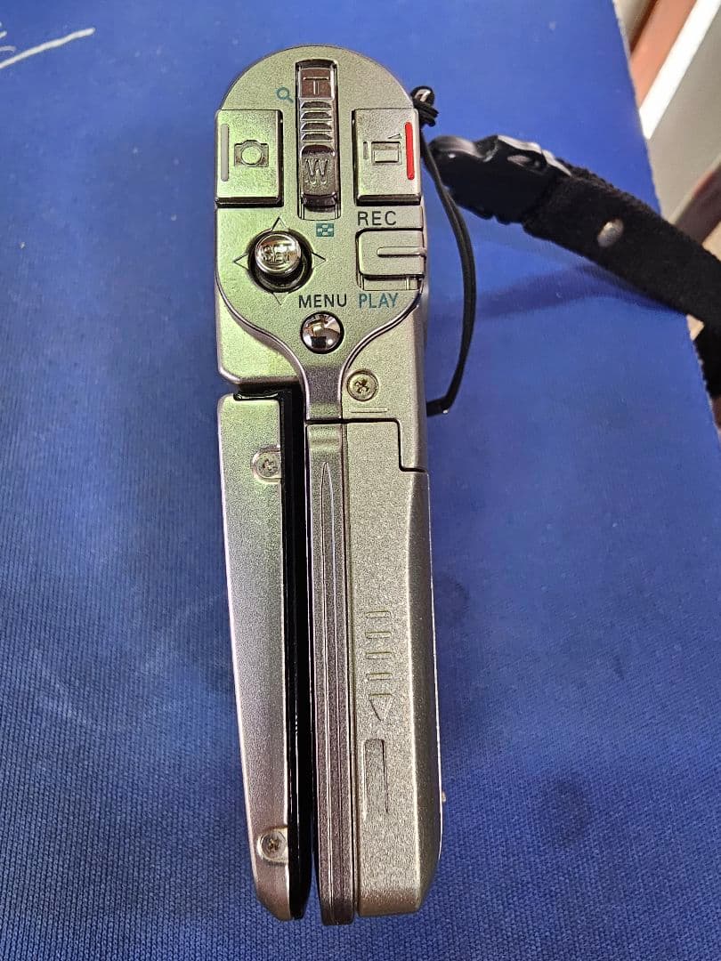 【美品】SANYO サンヨー Xacti DMX-C6型 ビンテージシルバー