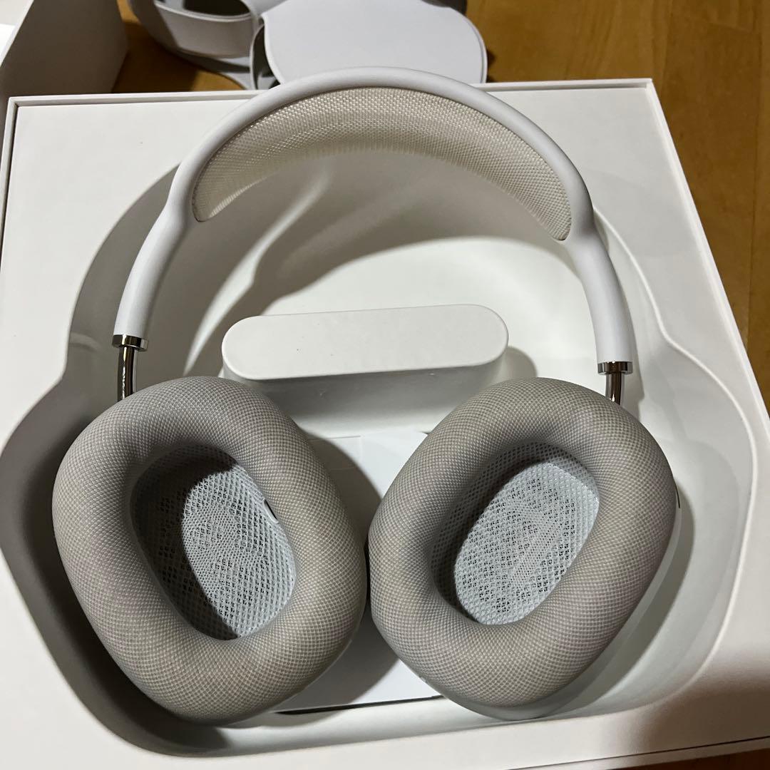 なな　AirPods Max