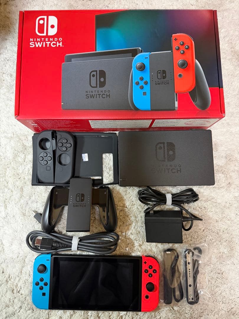 Nintendo Switch 本体　SDカード、シリコンカバー付