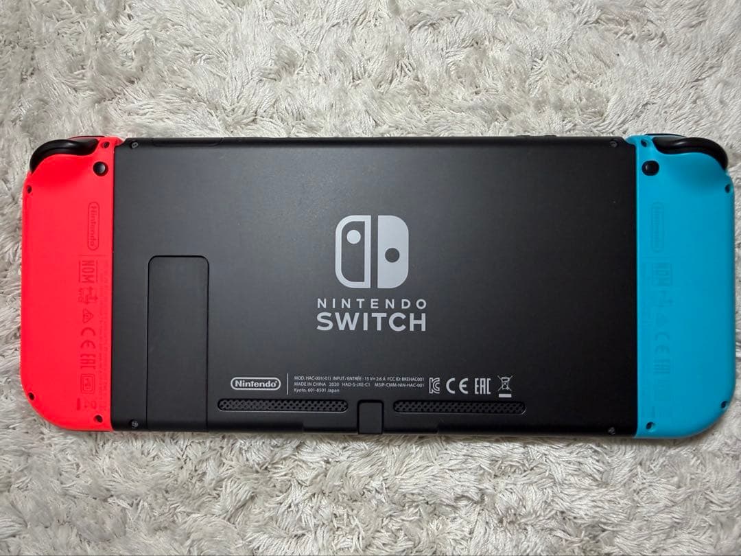 Nintendo Switch 本体　SDカード、シリコンカバー付