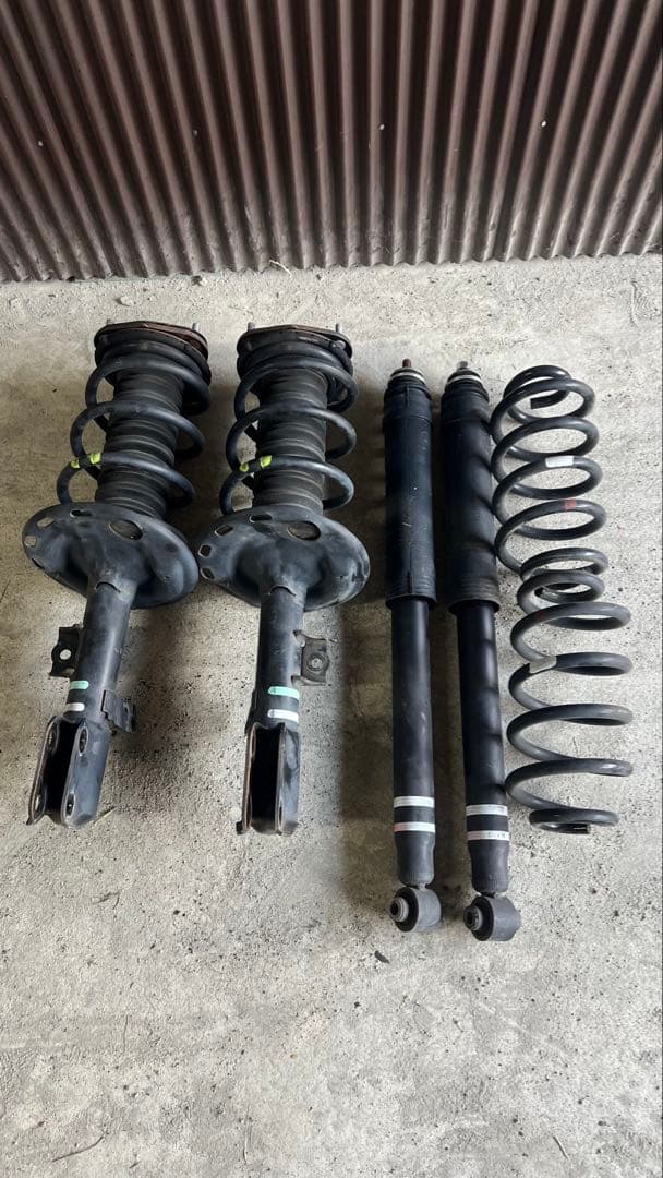 80ヴォクシー 後期　ZS 純正ショック　サスペンション