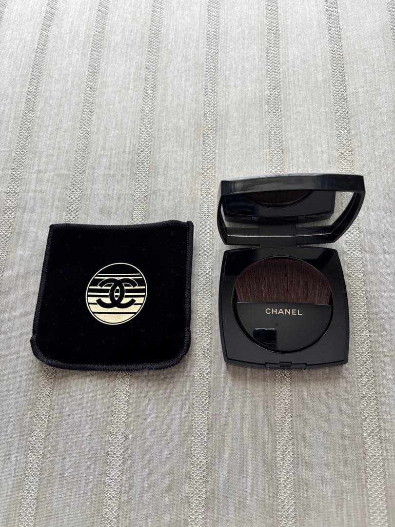 未開封CHANELレベージュヘルシーゴールデングロウパウダー　巾着袋付き