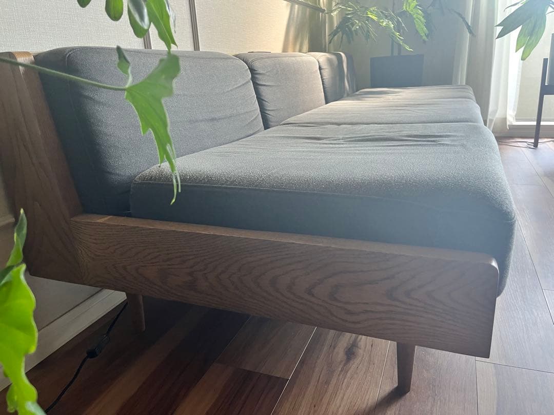 グレー ファブリックソファ 木製フレーム