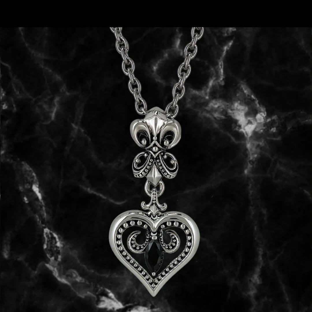 シルバー925 フルール・ド・リス　ハート型ネックレス　たくむ着用