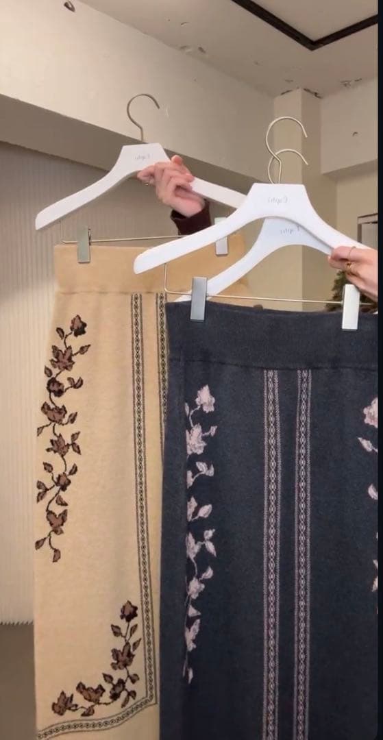 新品eaphi scarf motif knit skirt（チャコルS)