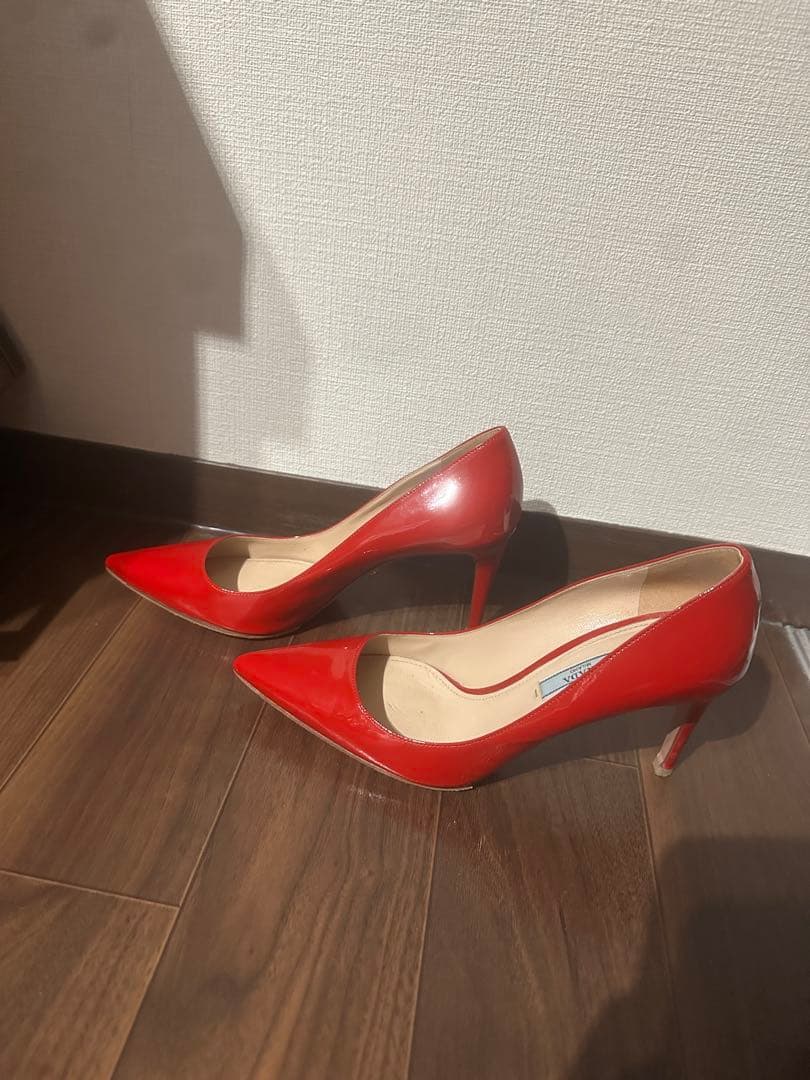PRADA / レッド ポインテッドトゥ ハイヒール
