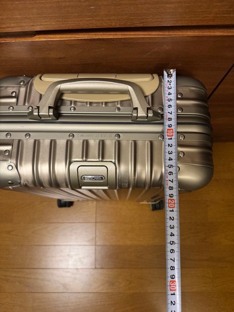 【美品】大人気リモワ32リットル　ゴールドキャリーケース