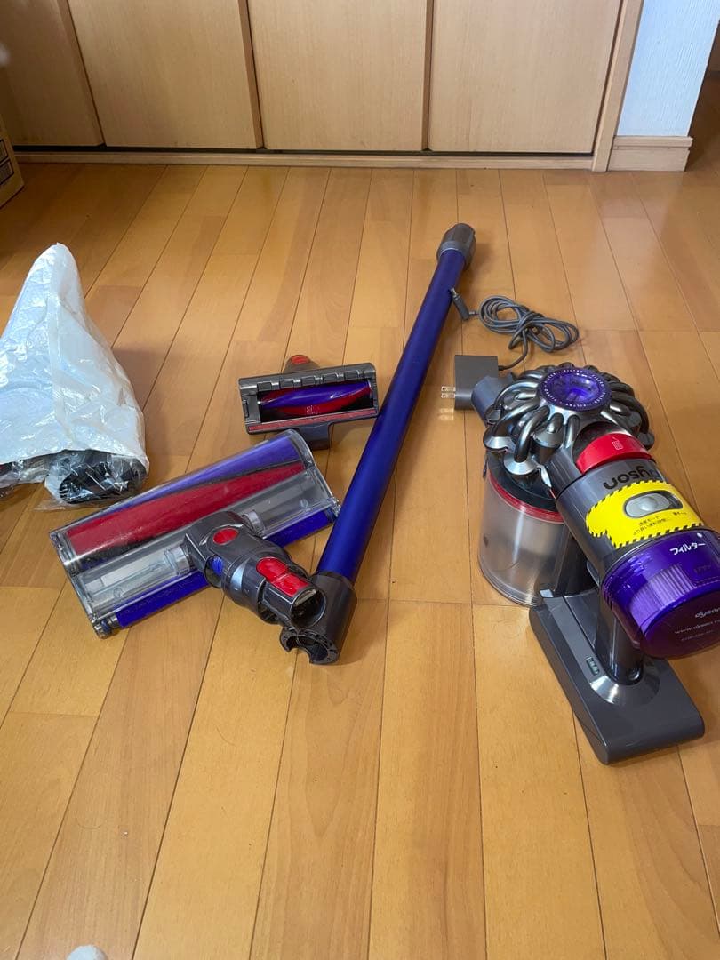 ダイソンV8 SV10Kコードレスクリーナー掃除機dyson