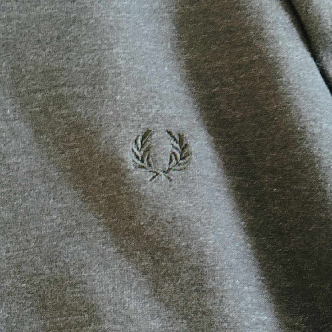 フレッドペリー フルジップパーカー 胸元ロゴ刺繍入り メンズLサイズ ネイビー