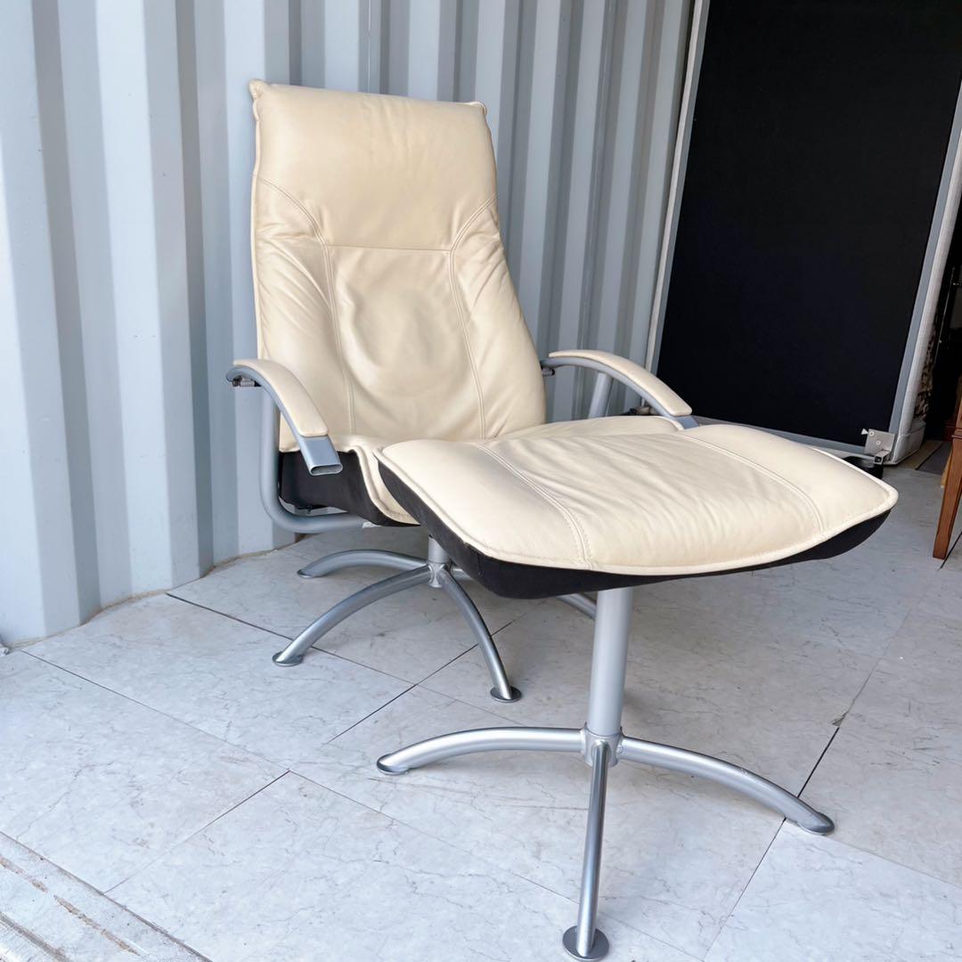 取付無料！フランスベッド 本革アイボリーリクライニングチェア・オットマン✨