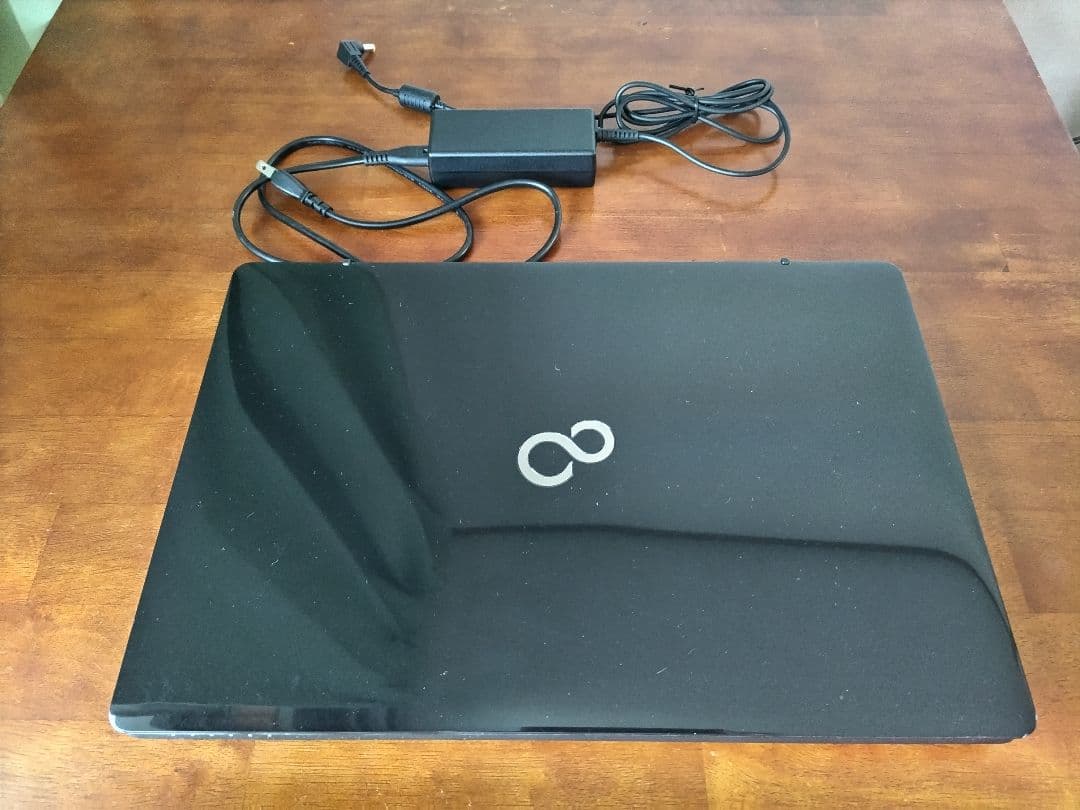 Fujitsu ノートPC AMD Ryzen3 2300U　FMVA43D1