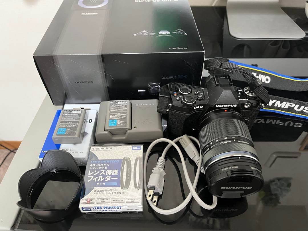 OLYMPUS OM-D E-M5 Mark II 本体と付属品
