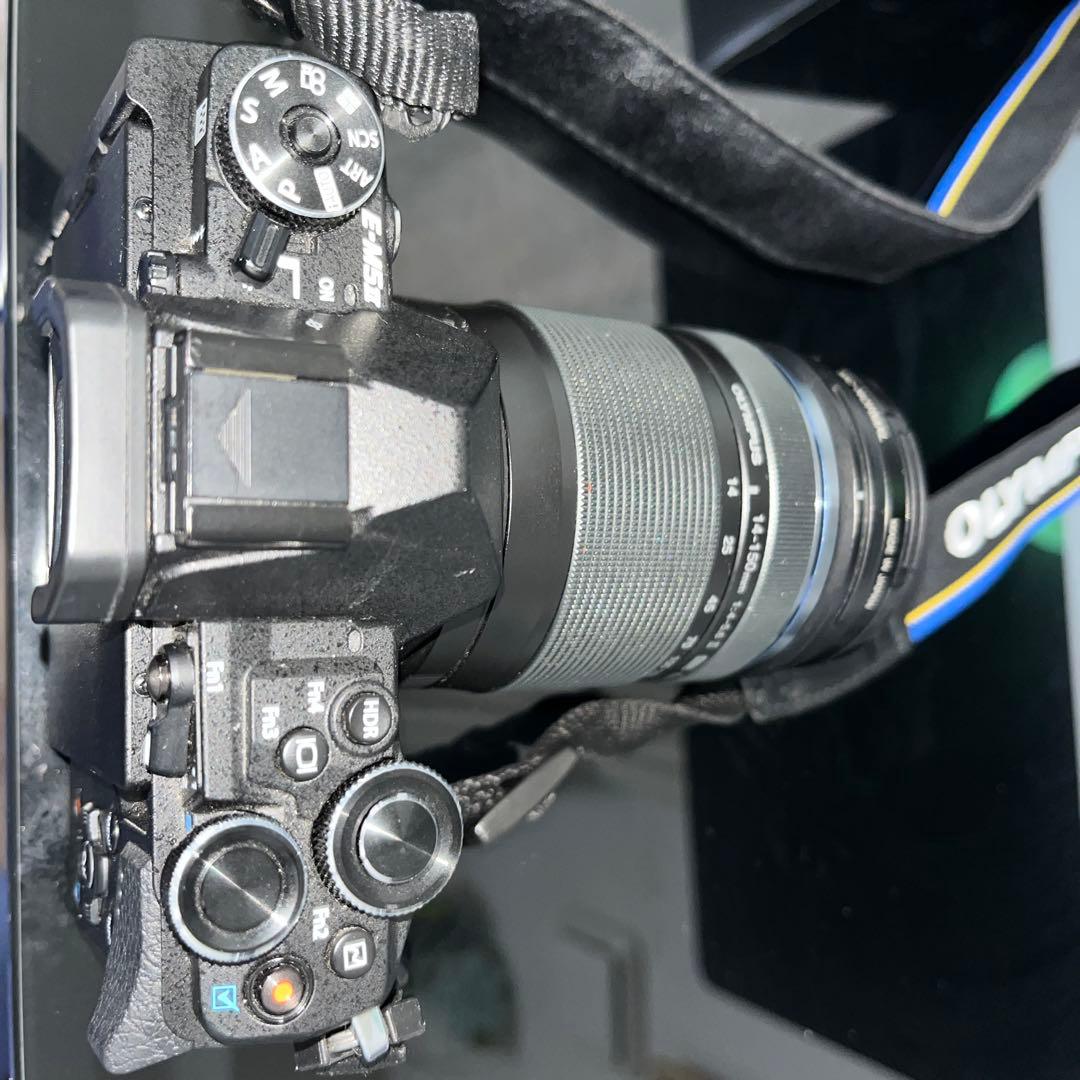 OLYMPUS OM-D E-M5 Mark II 本体と付属品