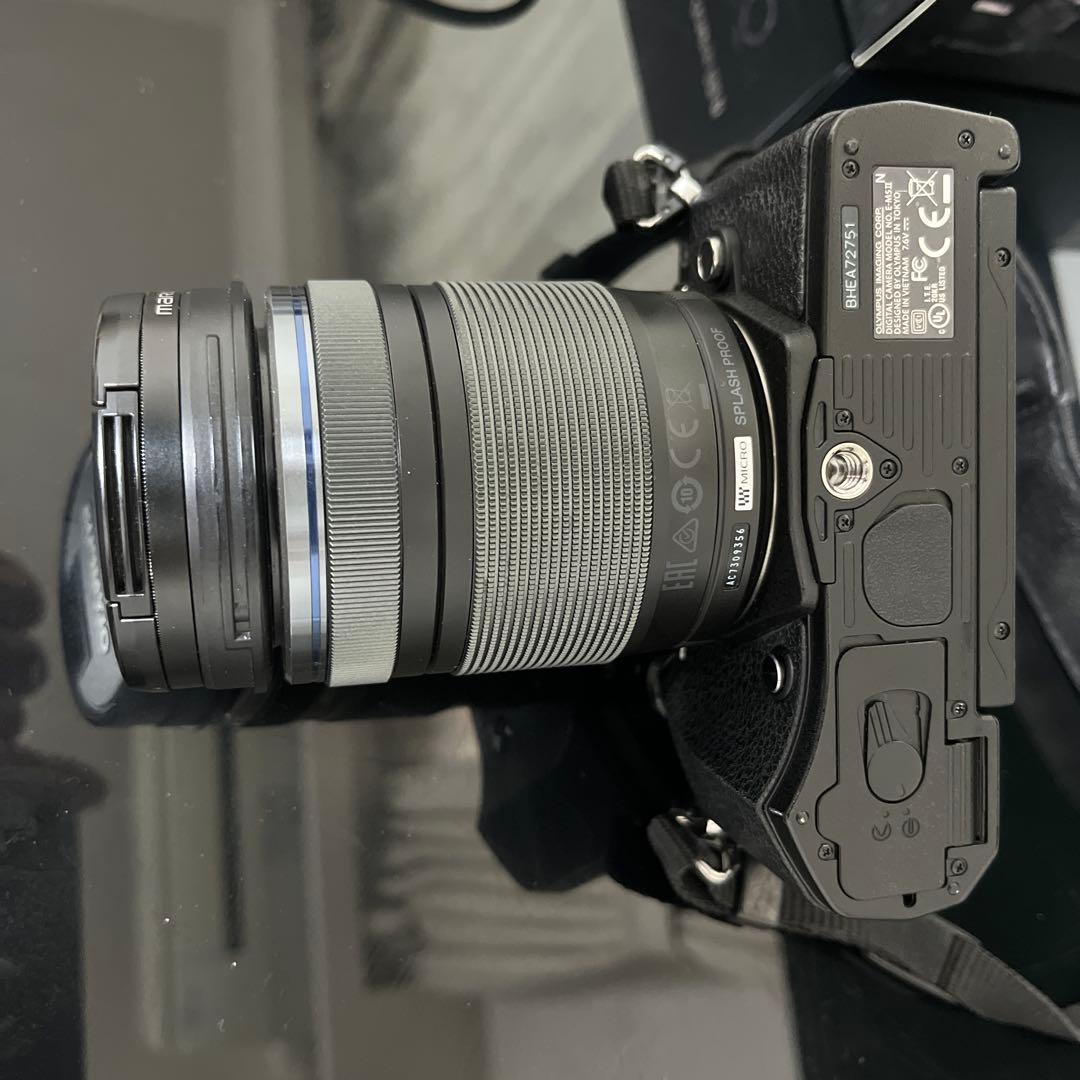 OLYMPUS OM-D E-M5 Mark II 本体と付属品