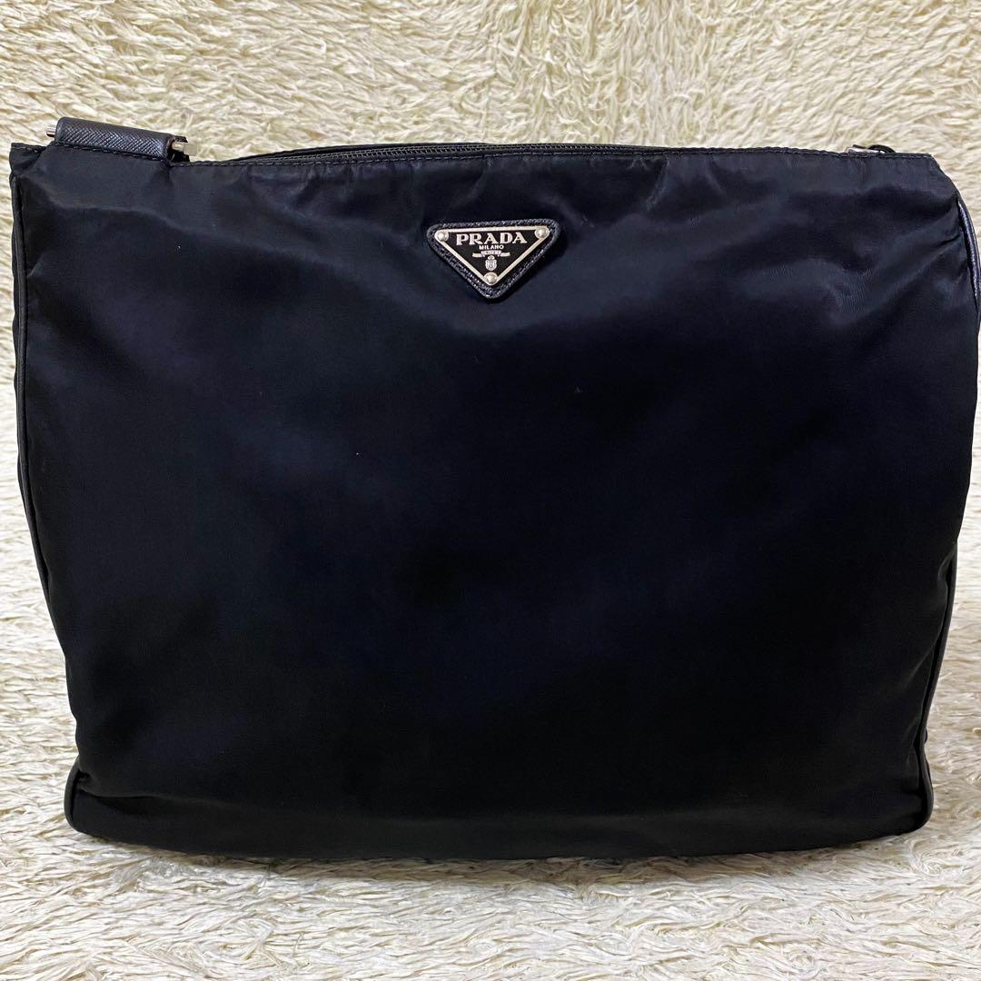 近代モデル【美品】プラダ メッセンジャーバッグ トライアングルロゴ