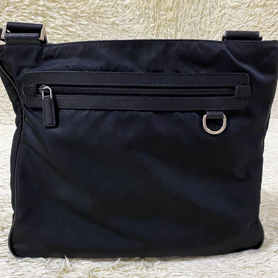 近代モデル【美品】プラダ メッセンジャーバッグ トライアングルロゴ
