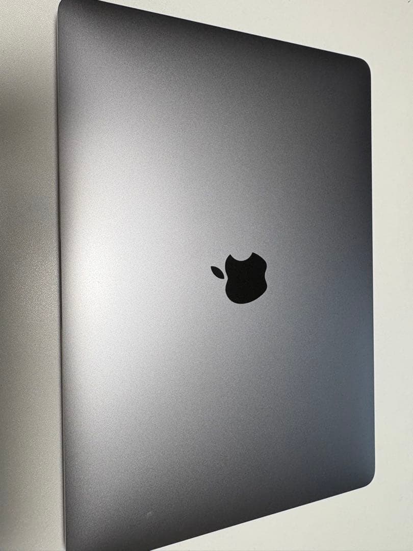 美品 MacBook Pro 13 M2 2022 8GB/256GB 箱付