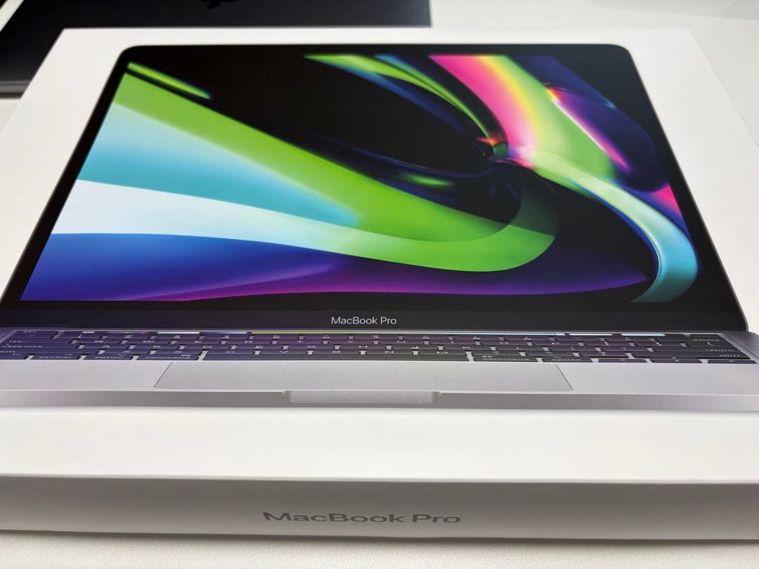美品 MacBook Pro 13 M2 2022 8GB/256GB 箱付