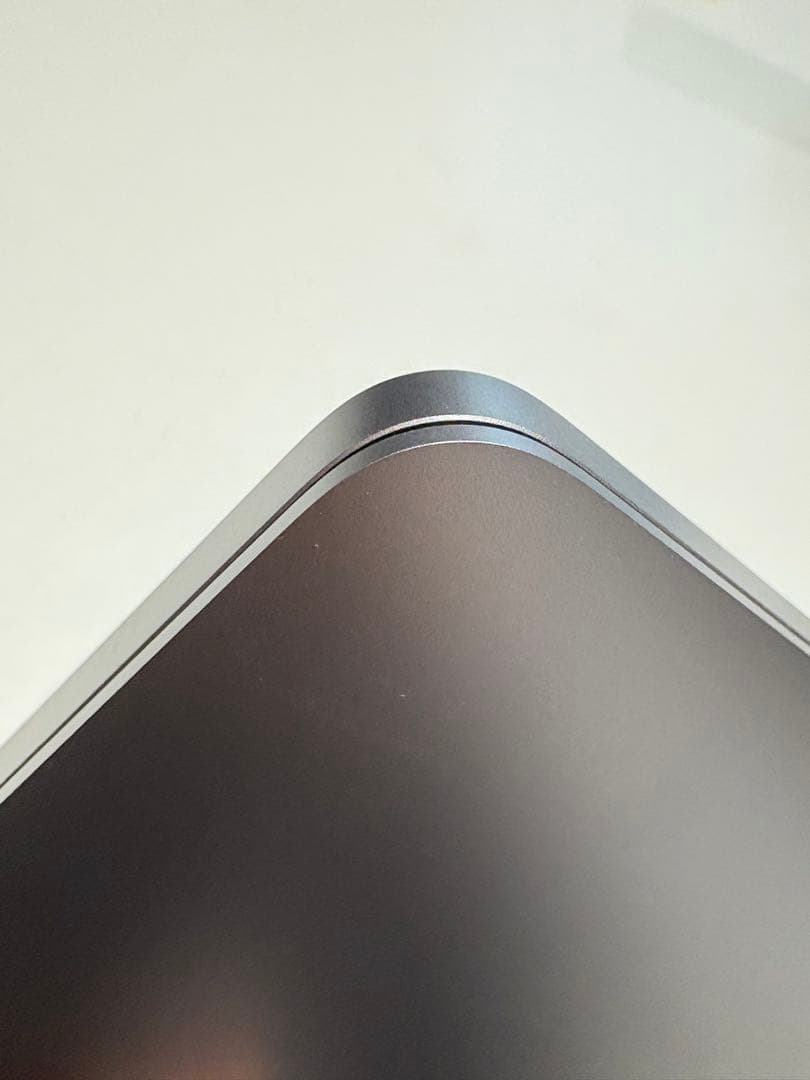 美品 MacBook Pro 13 M2 2022 8GB/256GB 箱付