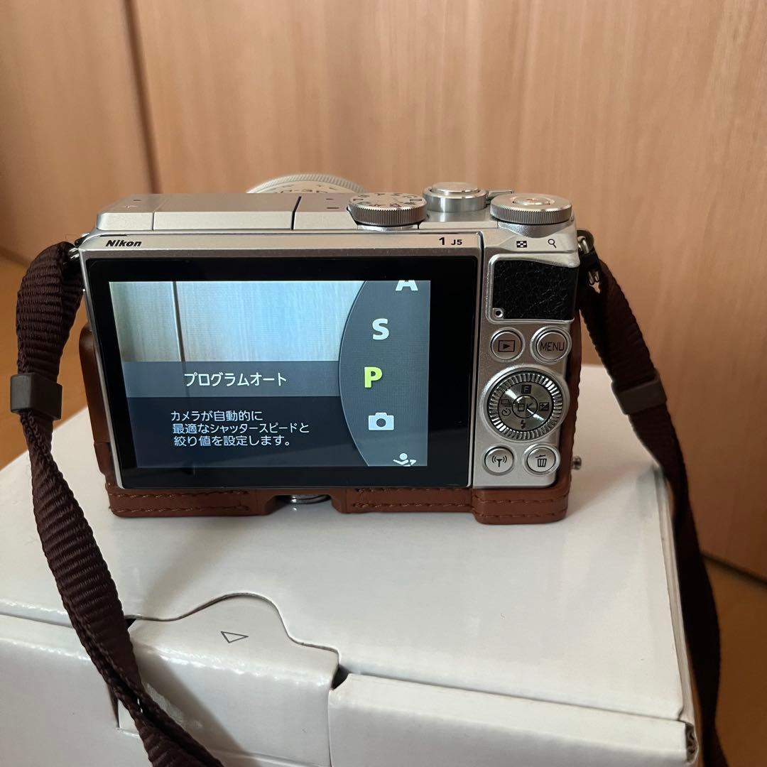 Nikon J5 ダブルレンズキット　純正カバー付