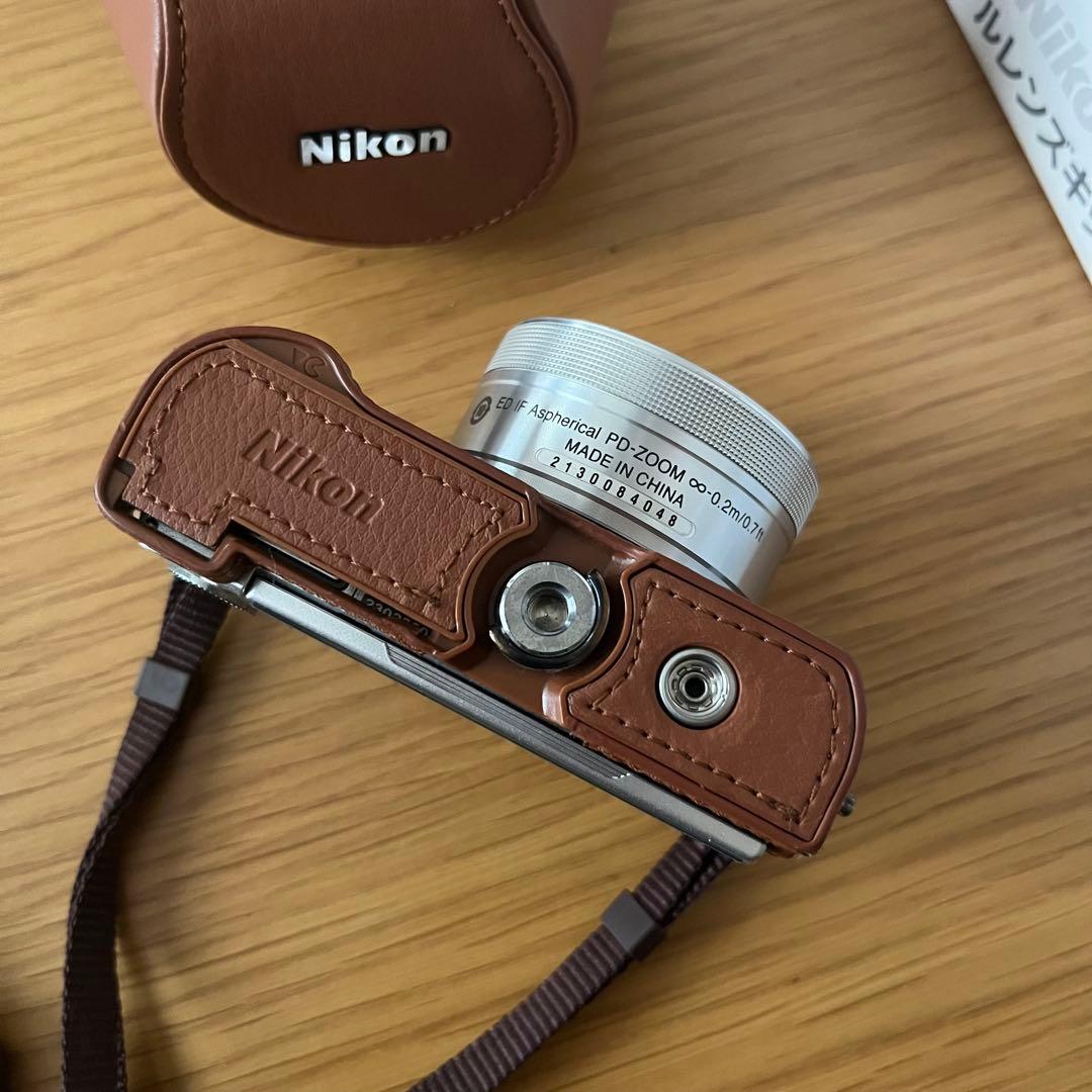 Nikon J5 ダブルレンズキット　純正カバー付