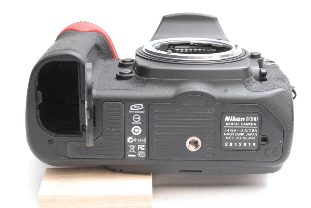 Nikon D300/NIKKOR 70-210ｍｍ (良品）