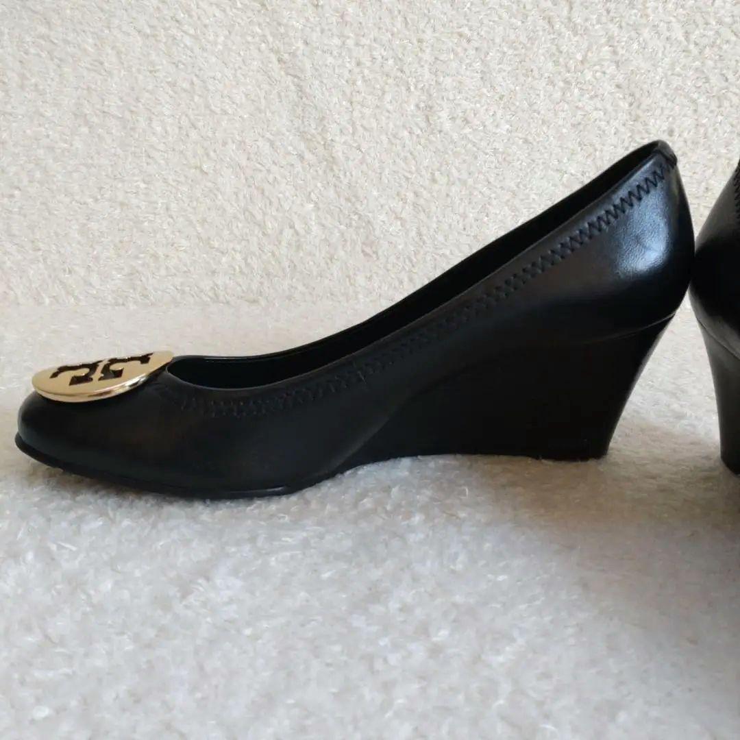 トリーバーチ　サリーウェッジ　ブラックパンプス　ゴールドロゴ　カーフスキン　8M