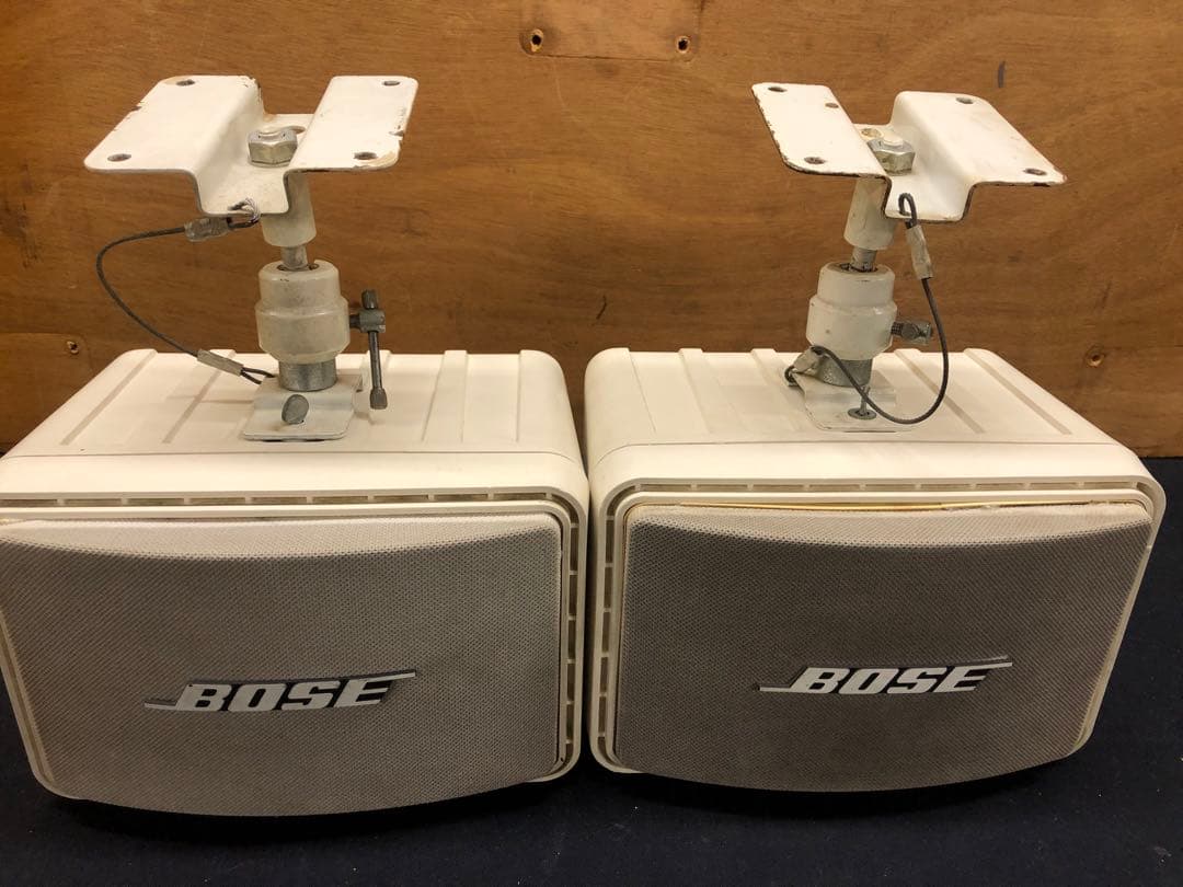 BOSE111ADW ペア 天井吊りブラケット付　中古