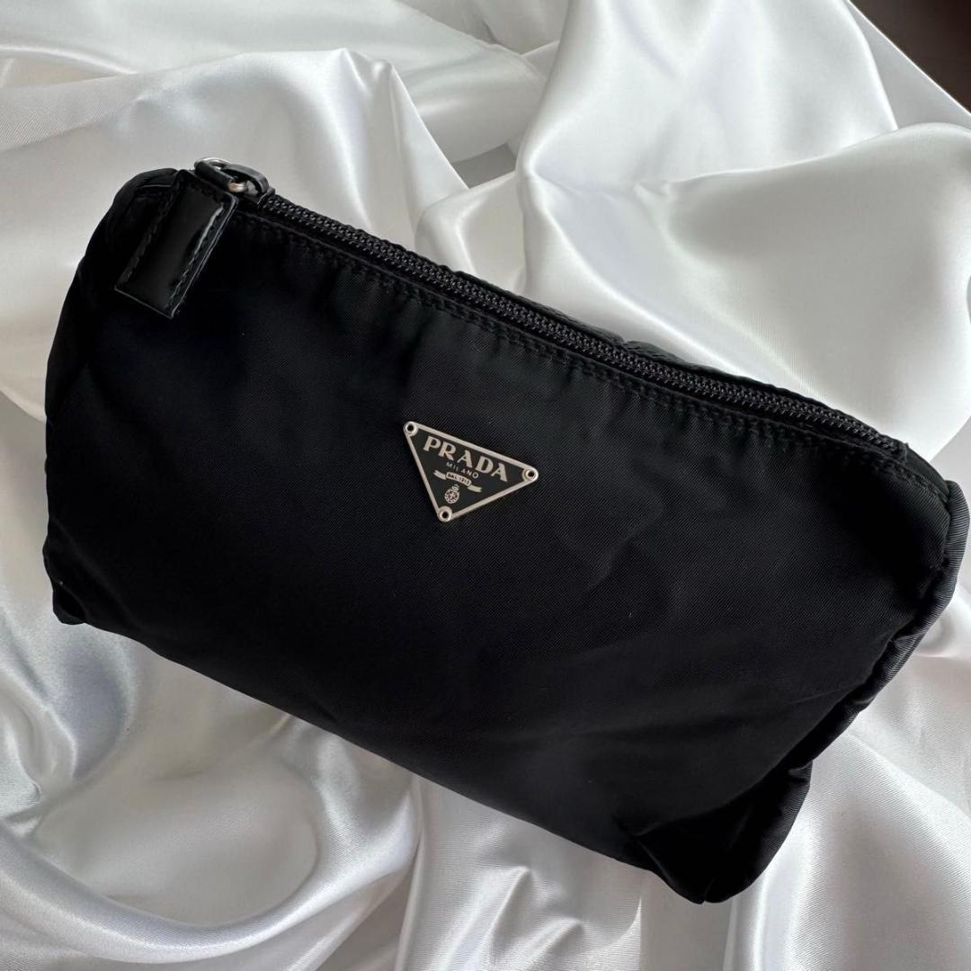 PRADA プラダ ナイロン ポーチ ブラック 三角ロゴ プレート 黒