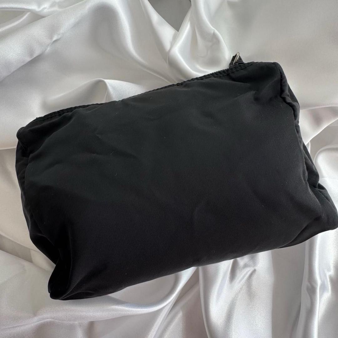 PRADA プラダ ナイロン ポーチ ブラック 三角ロゴ プレート 黒