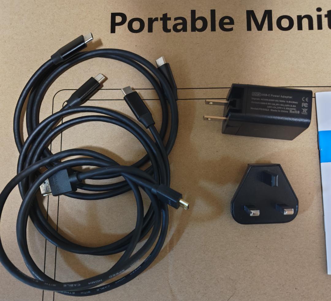 UPERFECT バッテリー内蔵 15.6” FHD モバイルモニター