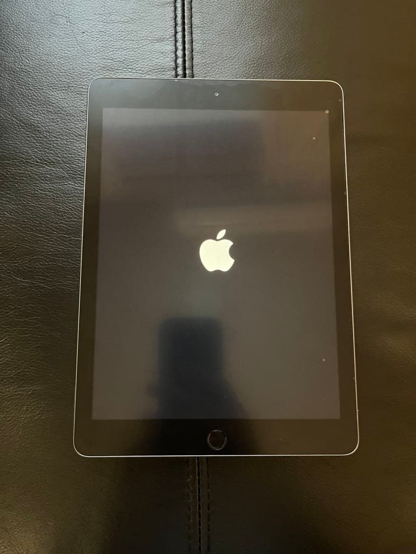 トモカズ　美品！Apple iPad【第6世代 32GB Wifiモデル】