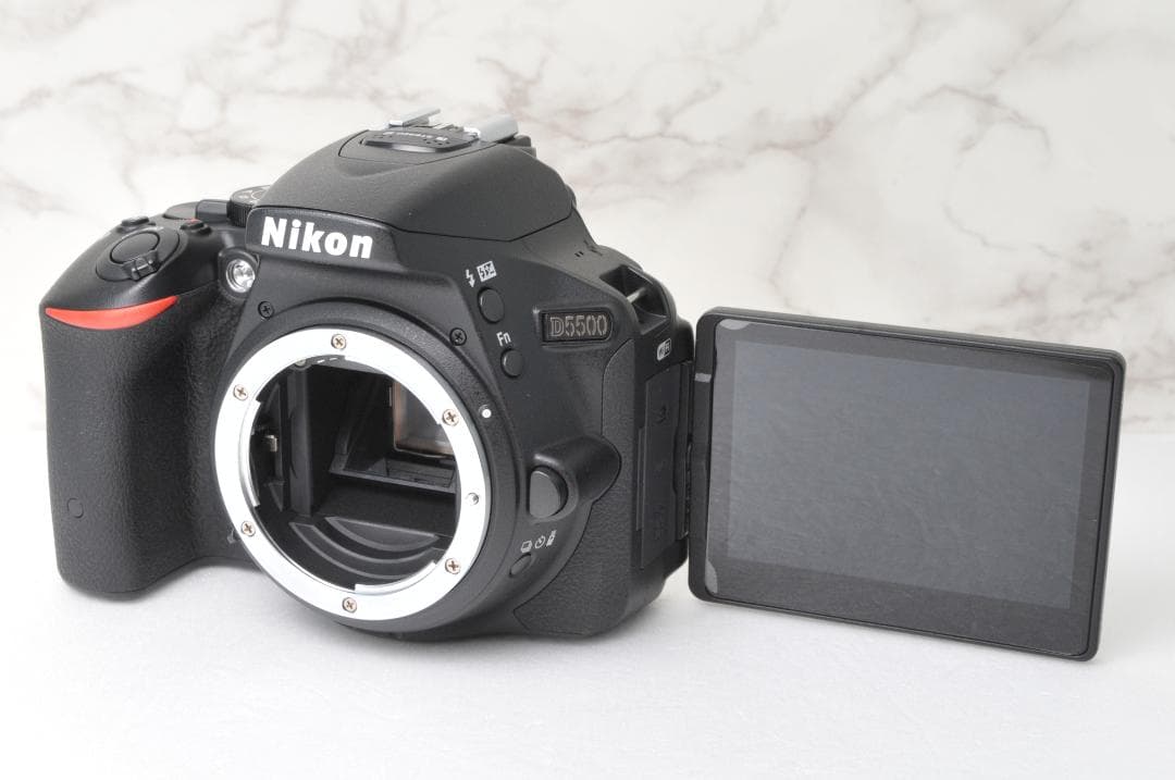 美品 ショット数新品級❣️Nikon D5500⭐️Wi-Fi スマホ転送 高画質