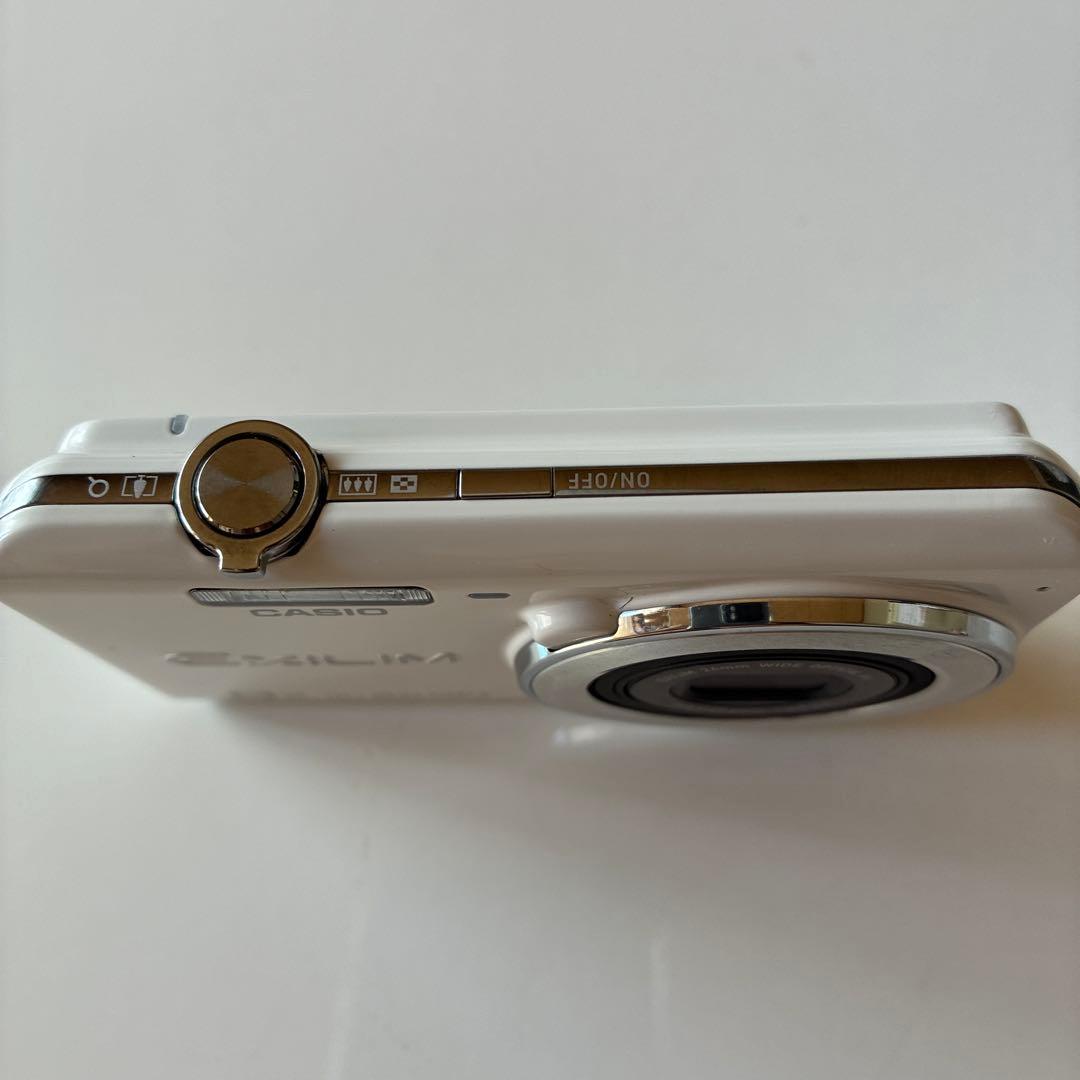 CASIO EXILIM 16.1メガピクセル コンパクトデジタルカメラ