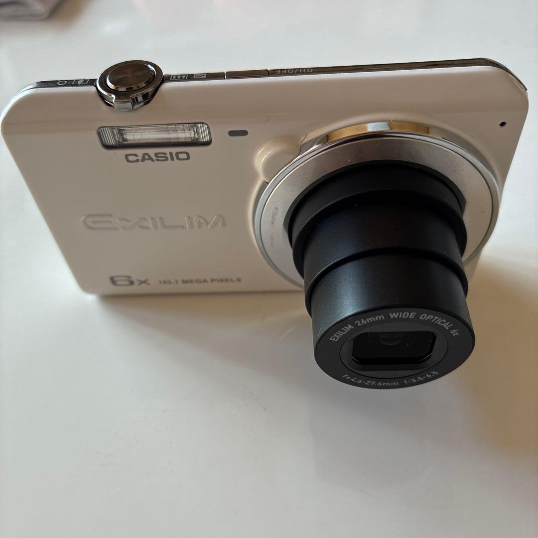 CASIO EXILIM 16.1メガピクセル コンパクトデジタルカメラ