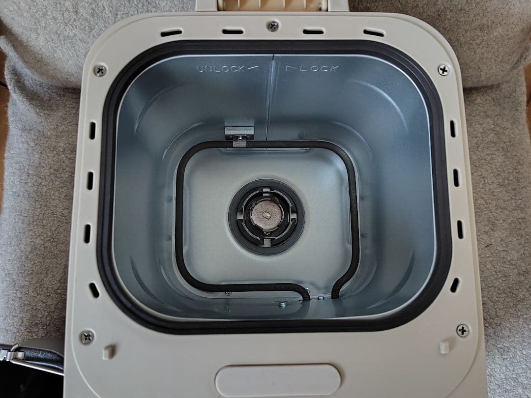 アイリスオーヤマ　ホームベーカリーIBM-010 美品　説明書、ミトン付き