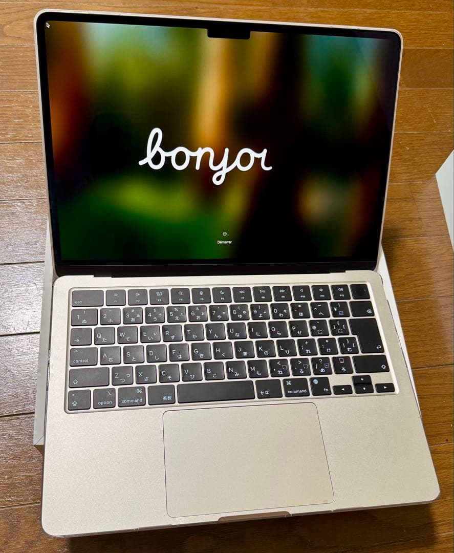 はなMacBook Air M2 13インチ　スターライト　ケース付き