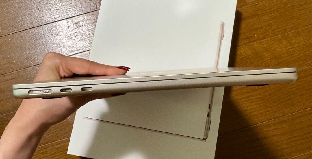 はなMacBook Air M2 13インチ　スターライト　ケース付き