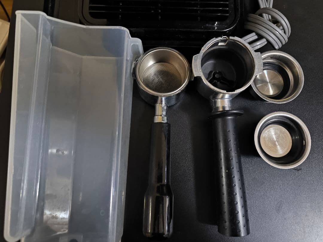 DeLonghi エスプレッソマシン スティローザ EC235J-BK