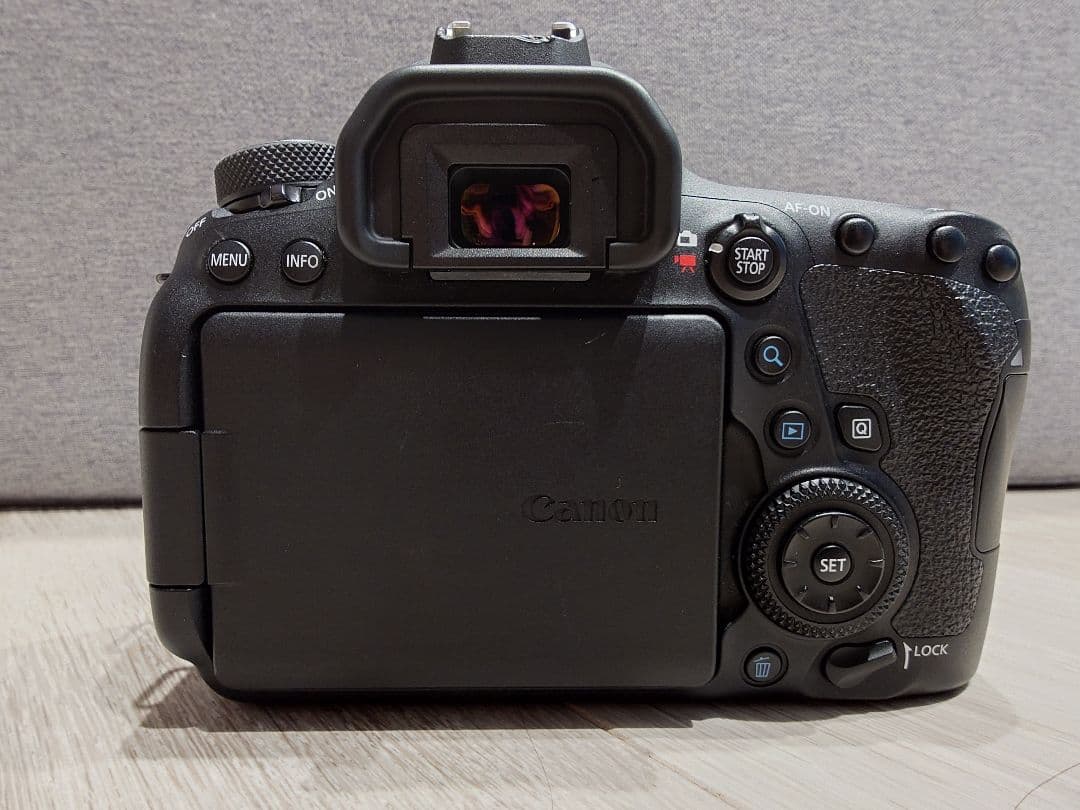 Canon EOS 6D デジタル一眼レフカメラ　値下げ！！