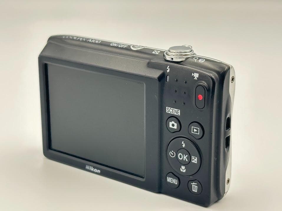 Nikon COOLPIX A100 シルバー コンパクトデジタルカメラ 動作品