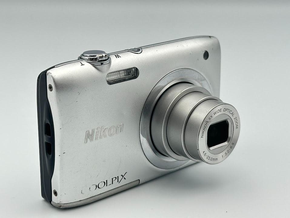Nikon COOLPIX A100 シルバー コンパクトデジタルカメラ 動作品